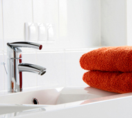 Per pulire, disinfettare e disincrostare tutte le superfici del bagno in poco tempo e senza fatica